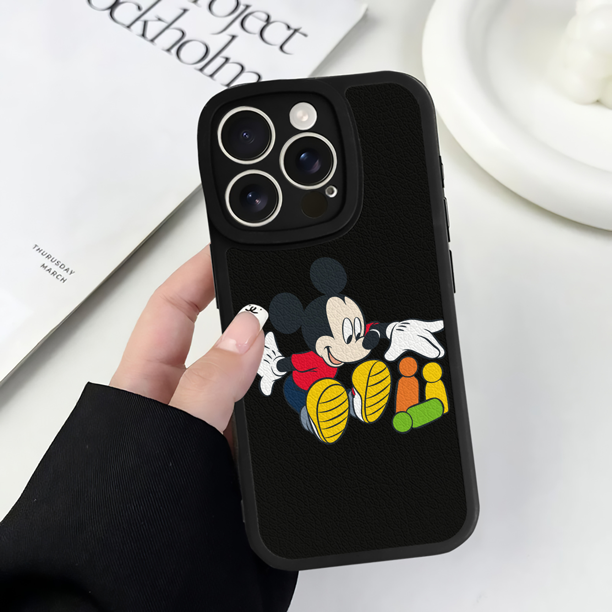 （画像用） ミッキーマウス Mickey Mouse 【iPhone 16シリーズ対応】シリコンスマホケース（レザー調） 材質：シリコン